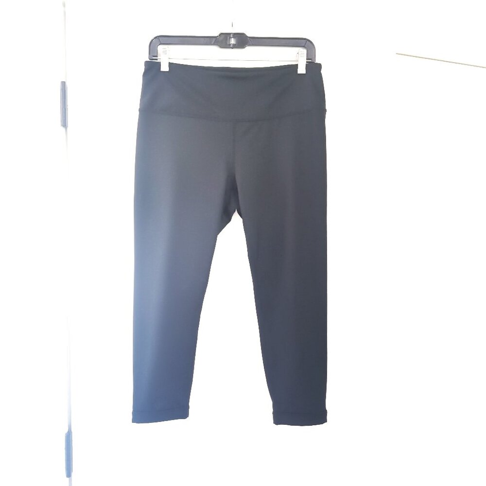 Size Large Z by Zella Capri Fitness Leggings with Back Calf Cut Outs Black